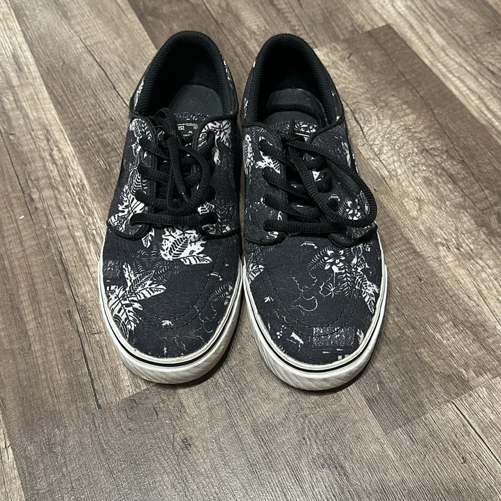 Nike sneakers - Picture 2 of 3